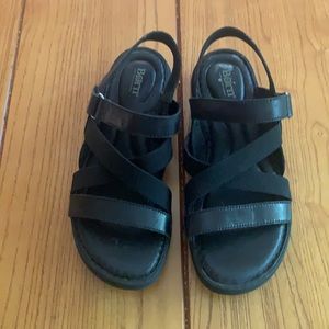 Women’s born sandals  size 8
